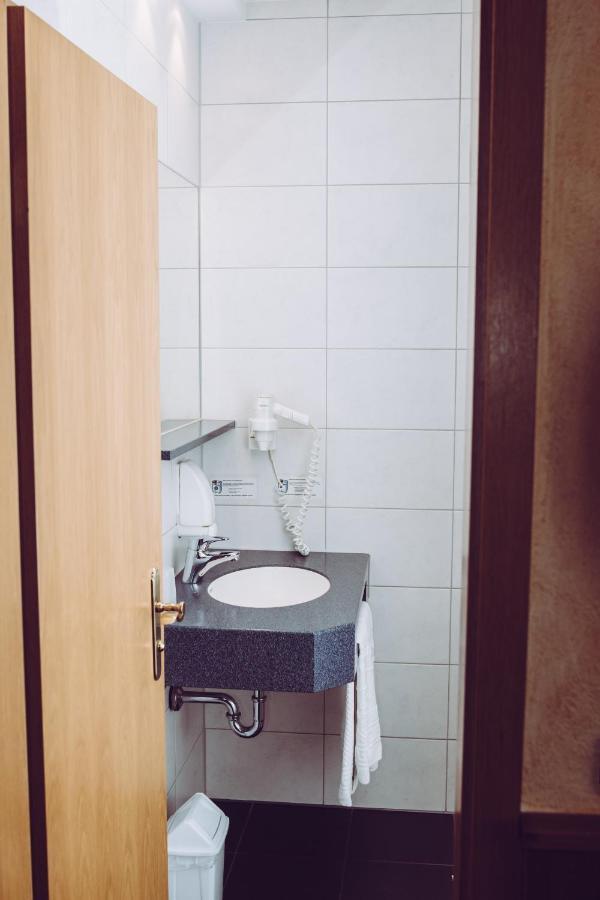 Gasthof Zur Bruecke Kaufering Esterno foto